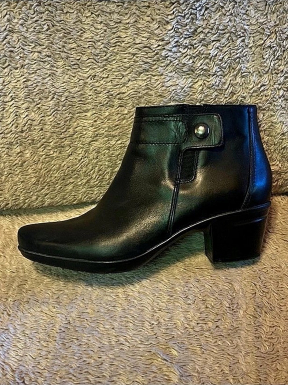 Clarks Black Leather Ankle Boot with Low Block Heel- Size 10N (Narrow)
